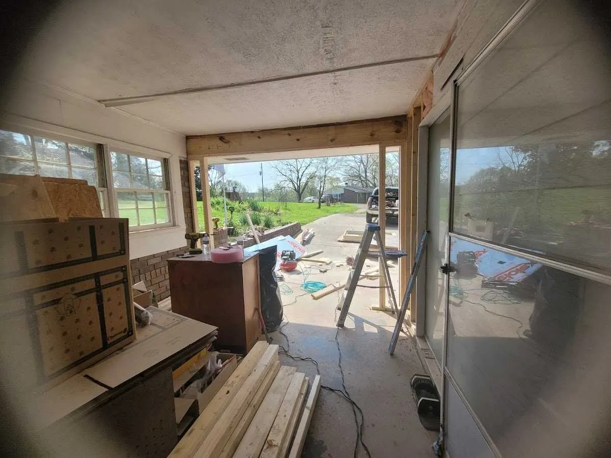 Air movers and dehumidifier for Water Mitigation Services in Glen Carbon